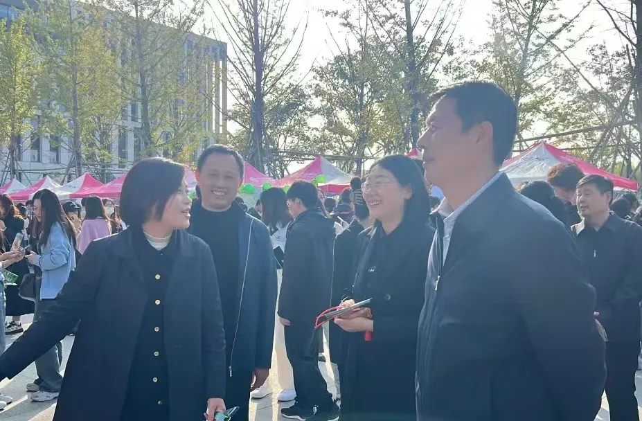 商学院成功举办“税廉同行，清风启智”盲盒寻宝活动